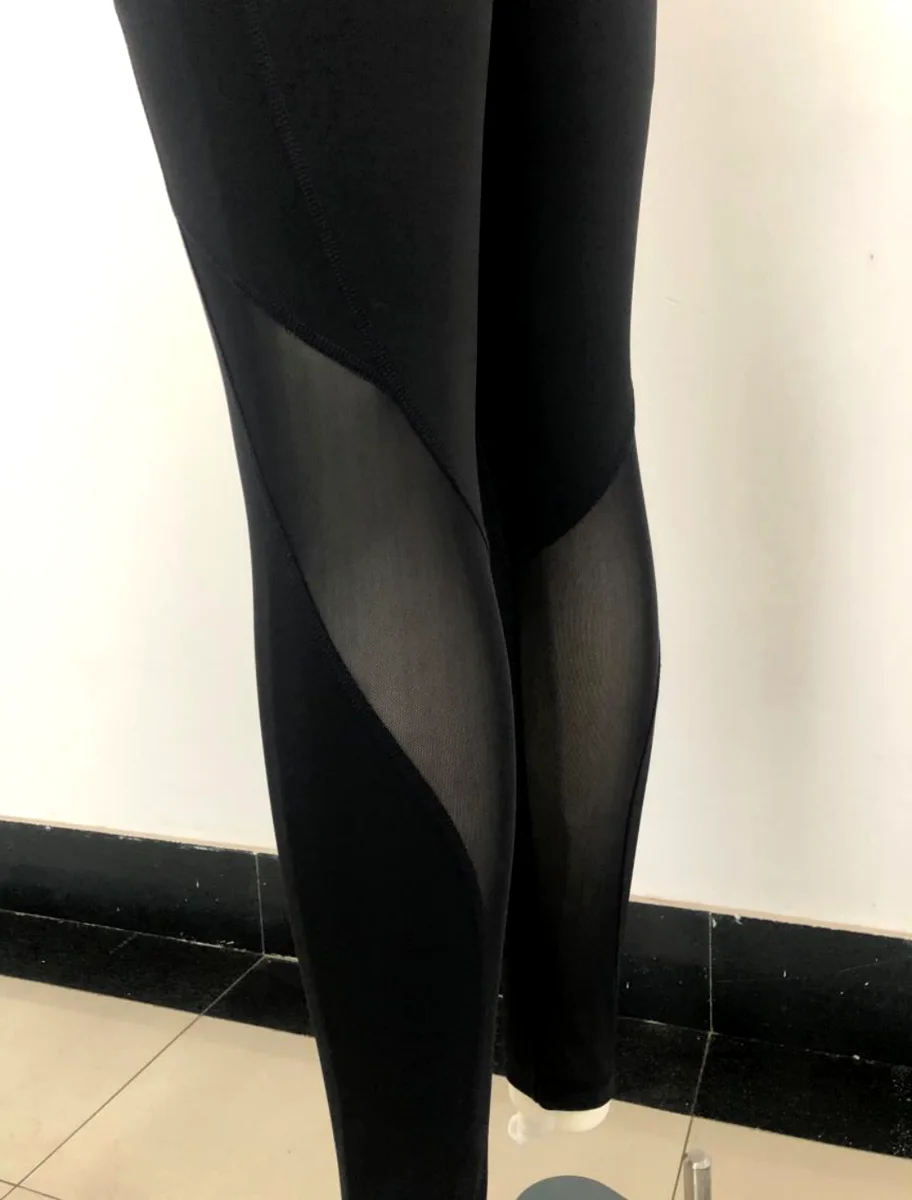 Mesh panel inserts on performance leggings